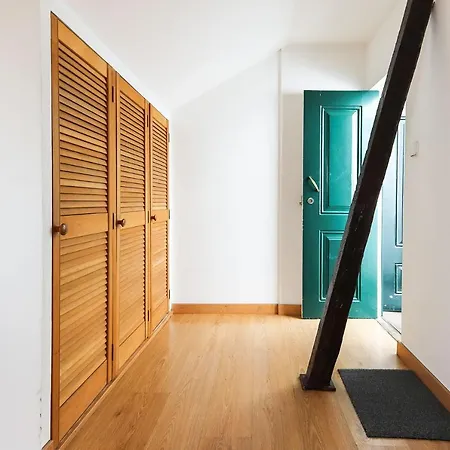 Sunny Attic Loft By Homing Apartament